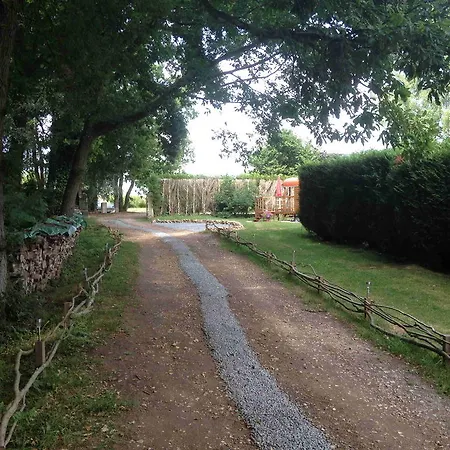 Vakantiehuis Roulotte Du Petit Bois Theillement